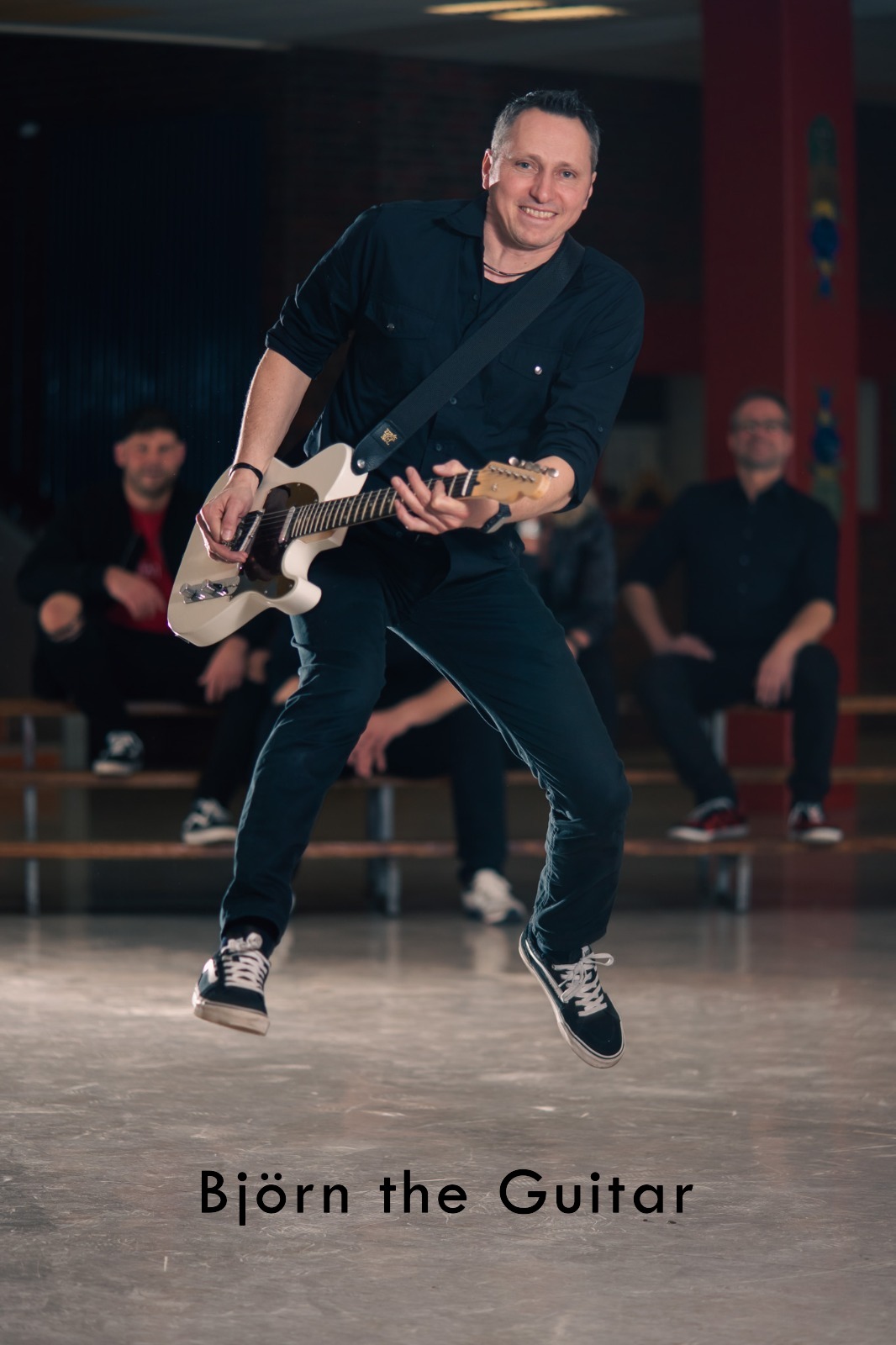 https://tanzbar-partyband.de/wp-content/uploads/2025/03/theguitar.jpg
